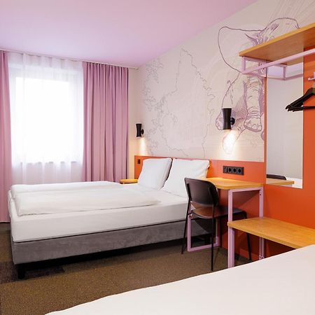 Mcdreams Hotel Wuppertal City Exterior photo