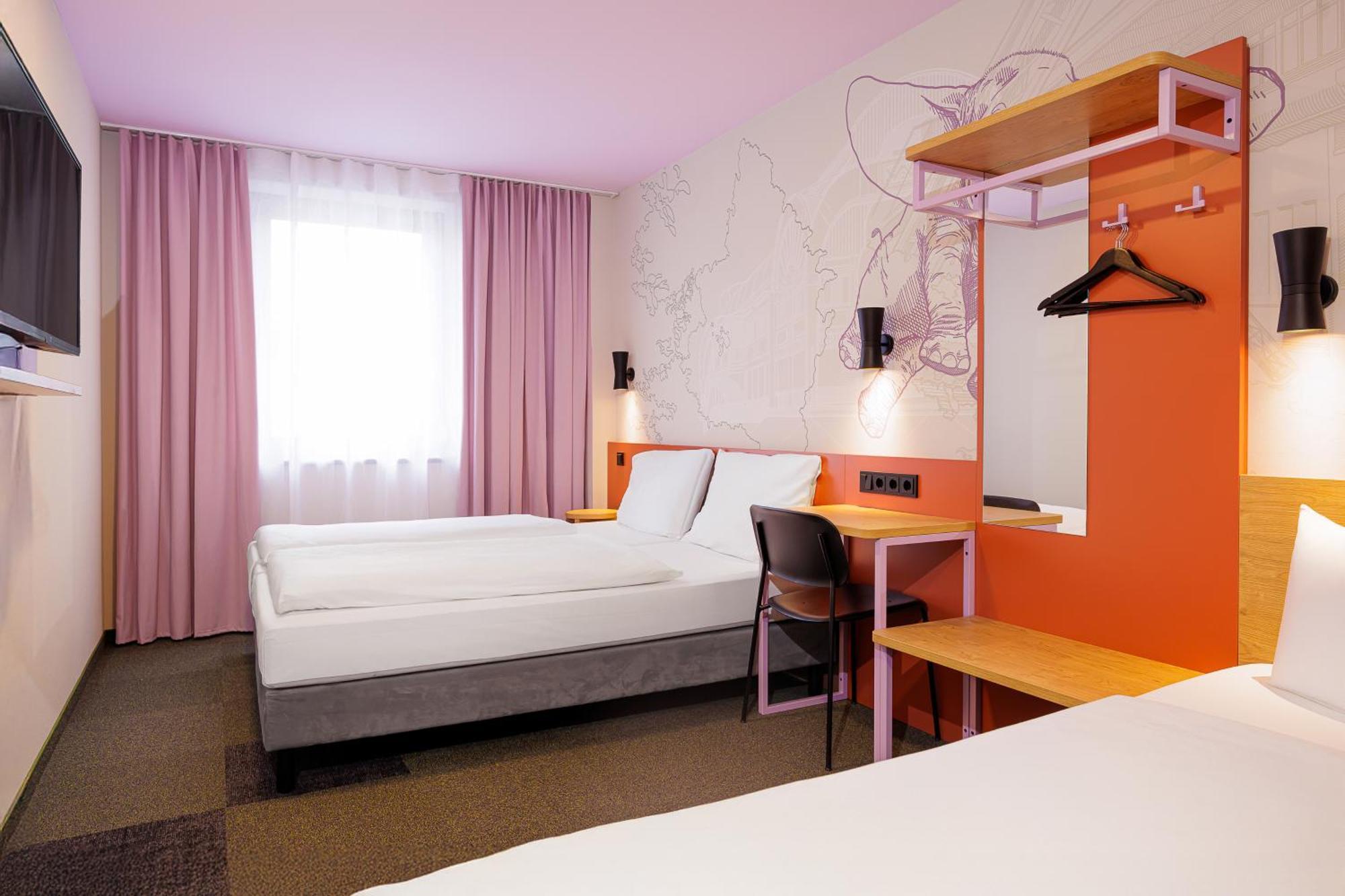 Mcdreams Hotel Wuppertal City Exterior photo