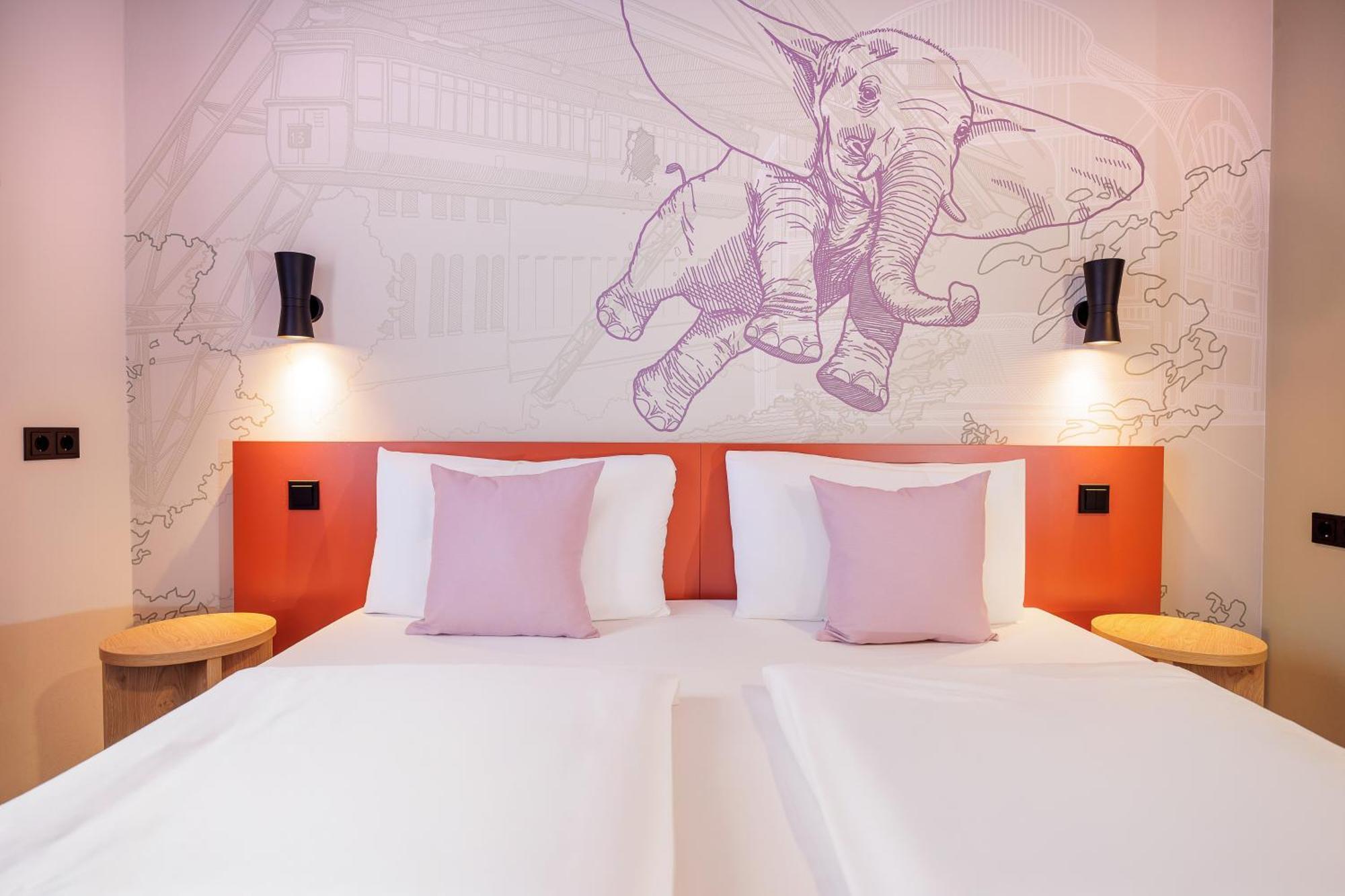 Mcdreams Hotel Wuppertal City Exterior photo