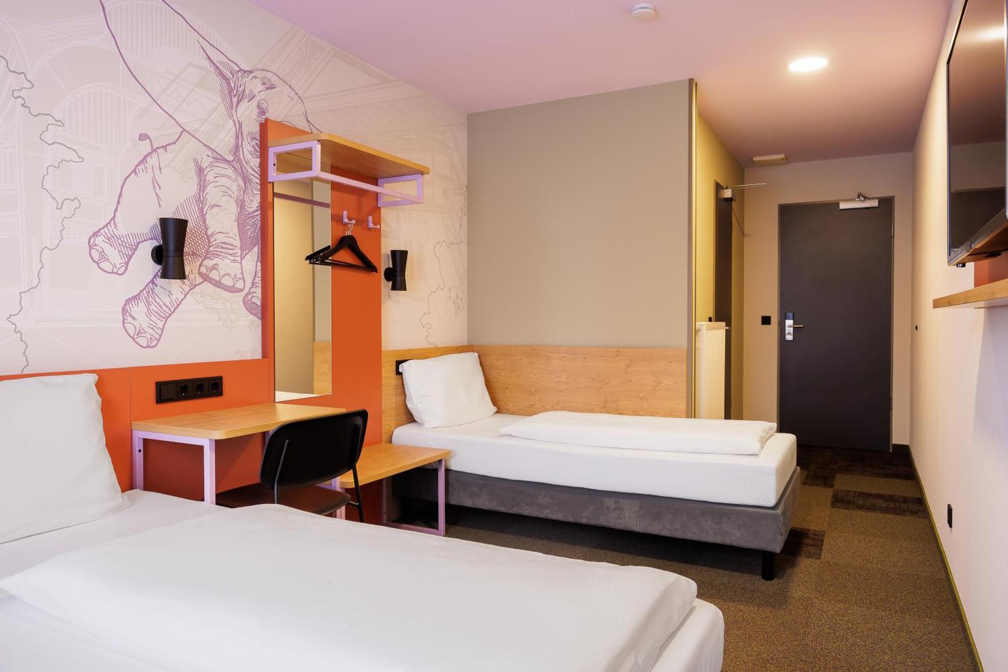 Mcdreams Hotel Wuppertal City Exterior photo