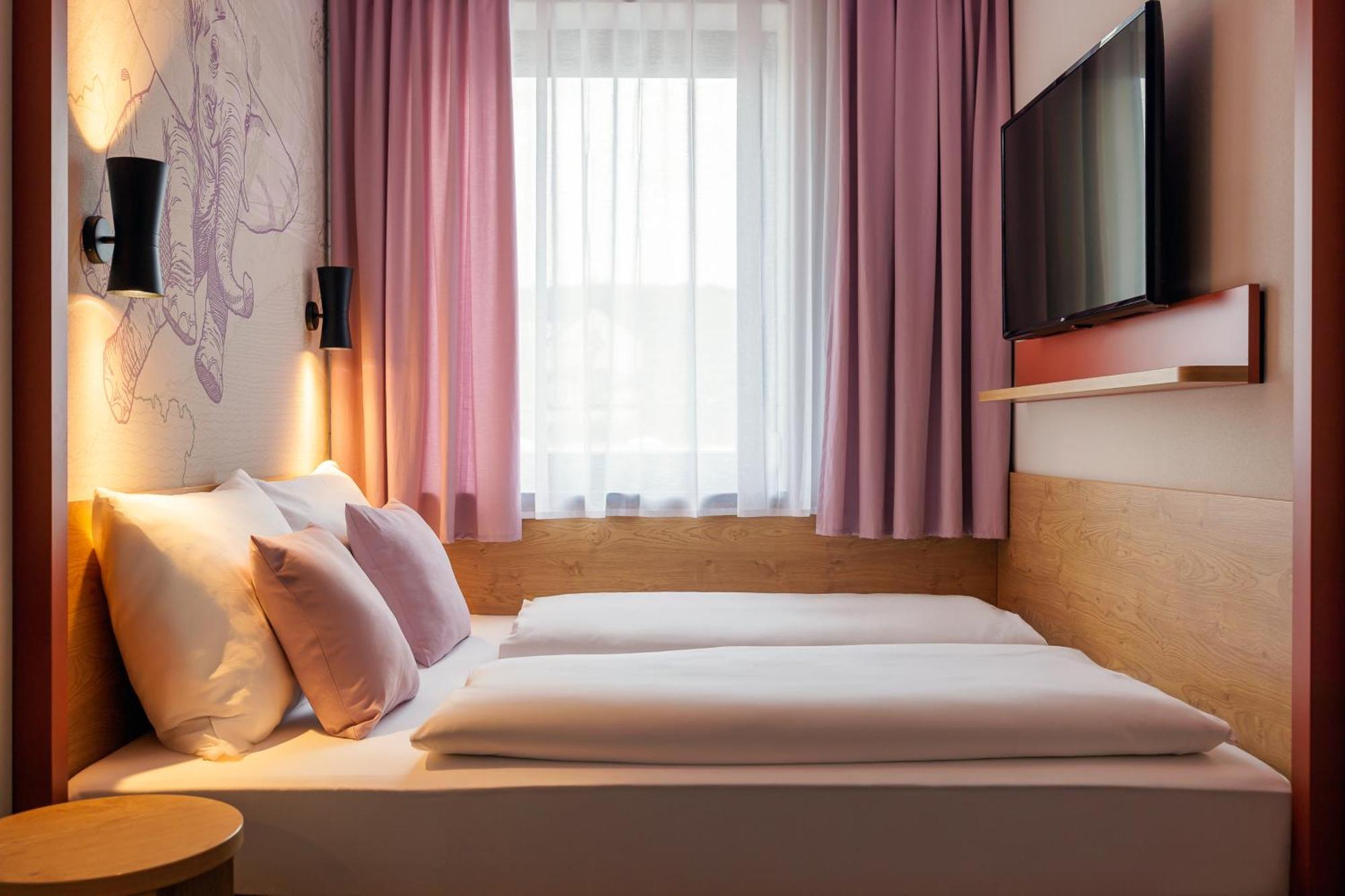 Mcdreams Hotel Wuppertal City Exterior photo