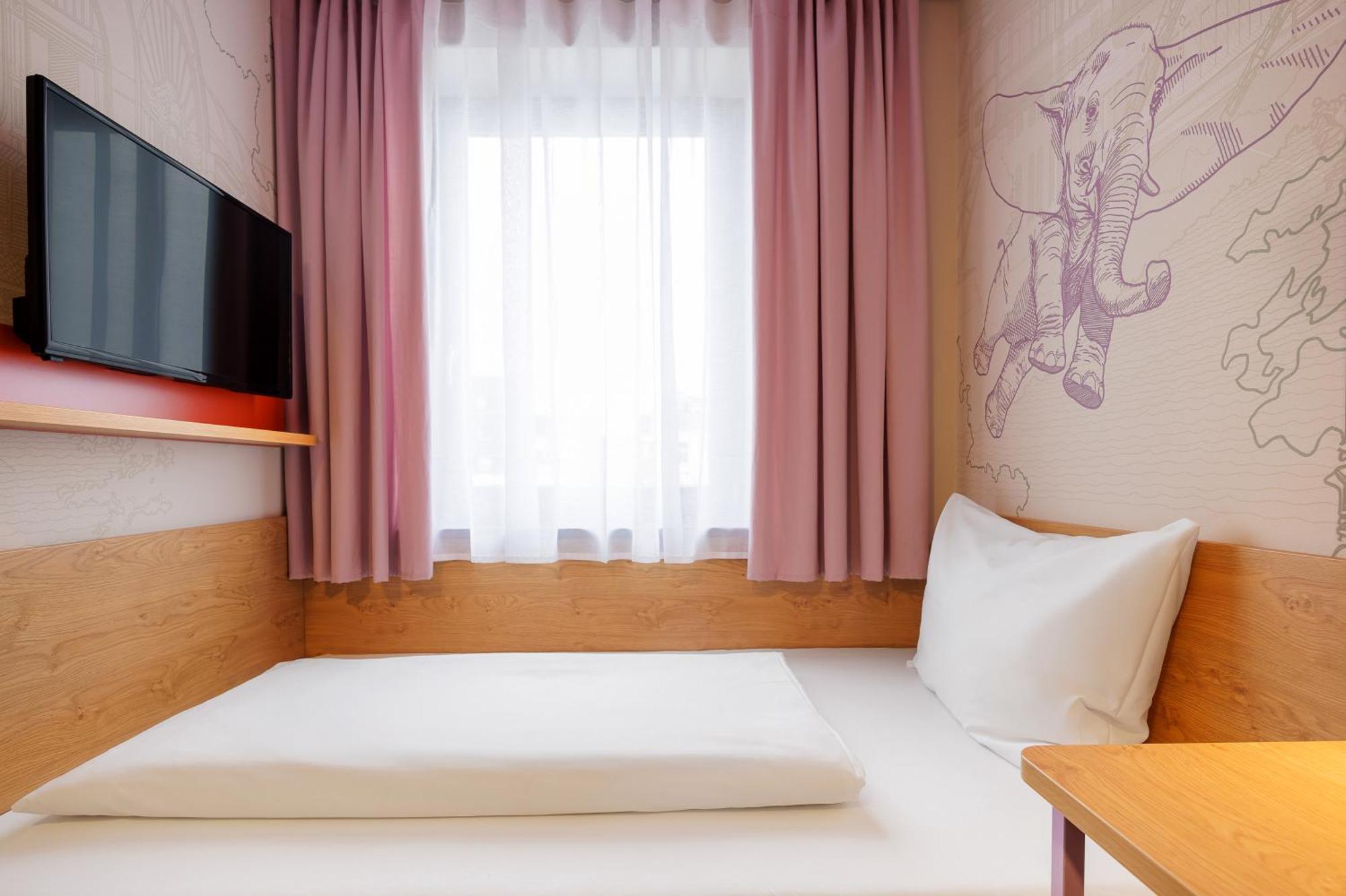 Mcdreams Hotel Wuppertal City Exterior photo