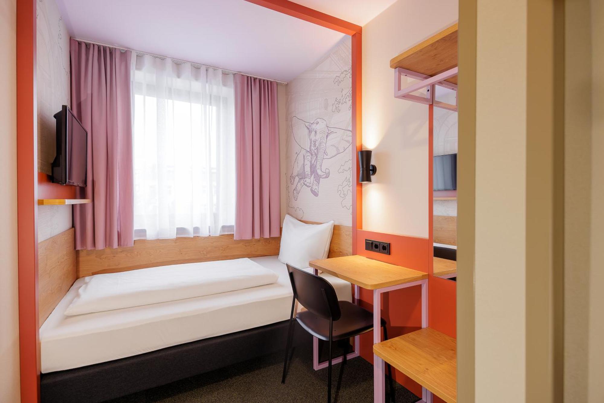 Mcdreams Hotel Wuppertal City Exterior photo
